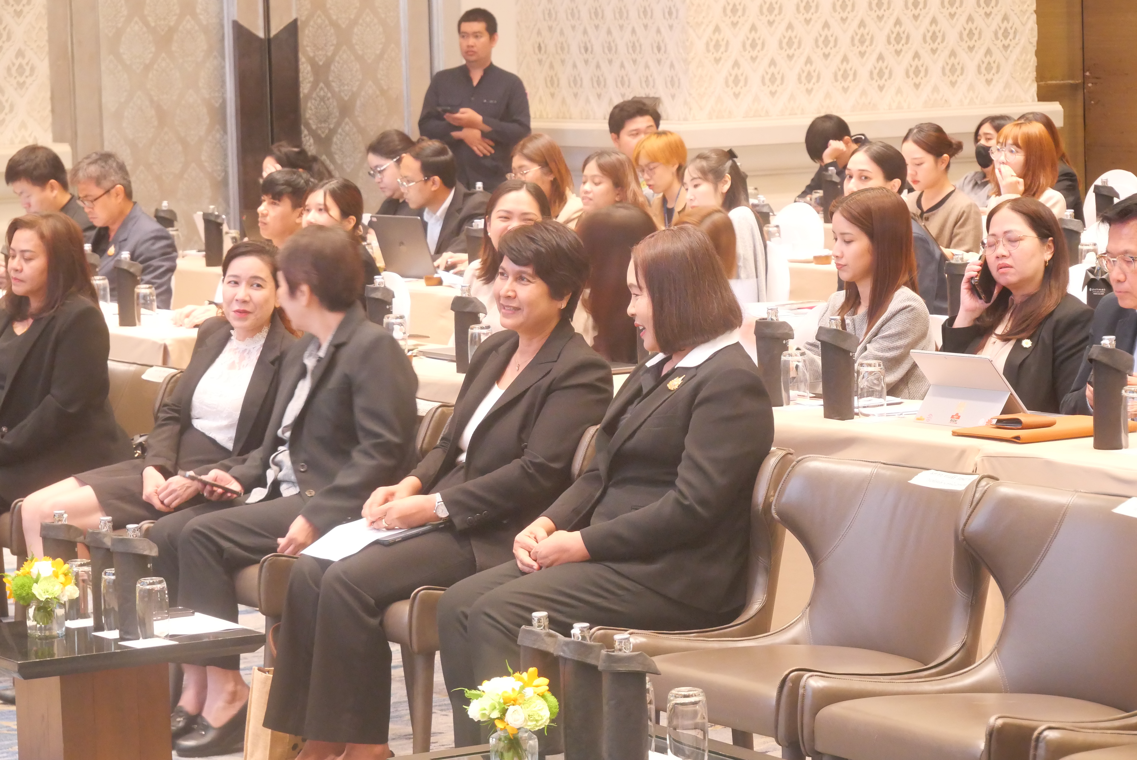 title - ส.ป.ก. ร่วมเป็นเกียรติในพิธีเปิดงานประชุมเผยแพร่ (Press Conference) เพื่อนำเสนอรายงานและการประเมินผลการดำเนินงานเสริมพลังความร่วมมือด้านการเปลี่ยนแปลงสภาพภูมิอากาศของประเทศไทย 